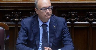 Il ministro Valditara: “il melting pot è caos. Nelle classi gli italiani siano maggioranza”